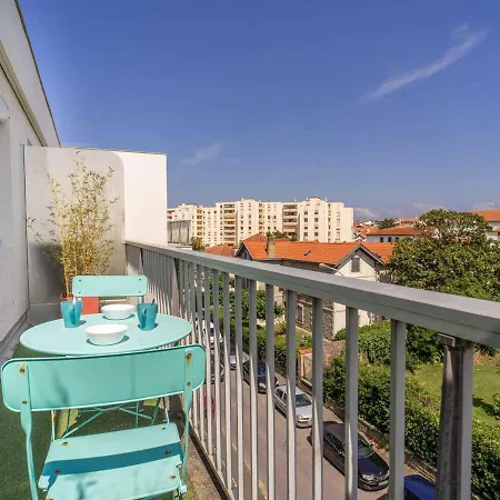 Apartment Studio Renove Avec Balcon, Quartier Saint Charles, A 800m De La Plage Du Miramar - Fr-1-3-465 *