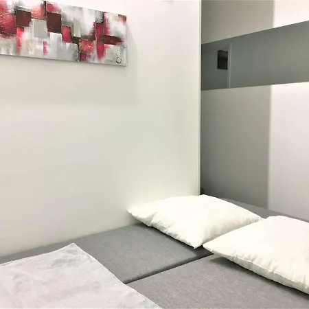 Apartment Studio Renove Avec Balcon, Quartier Saint Charles, A 800m De La Plage Du Miramar - Fr-1-3-465