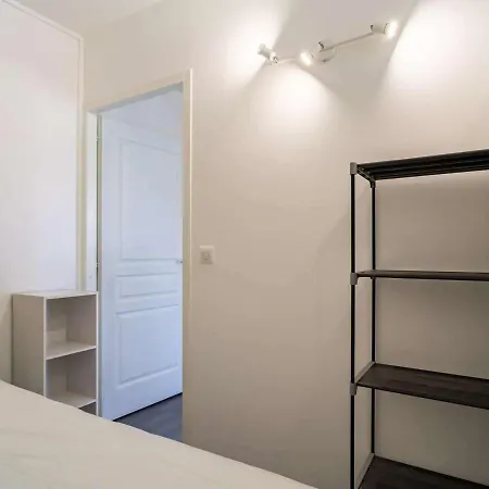 Apartment Studio Renove Avec Balcon, Quartier Saint Charles, A 800m De La Plage Du Miramar - Fr-1-3-465