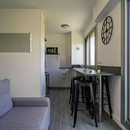 Apartment Studio Renove Avec Balcon, Quartier Saint Charles, A 800m De La Plage Du Miramar - Fr-1-3-465 Biarritz