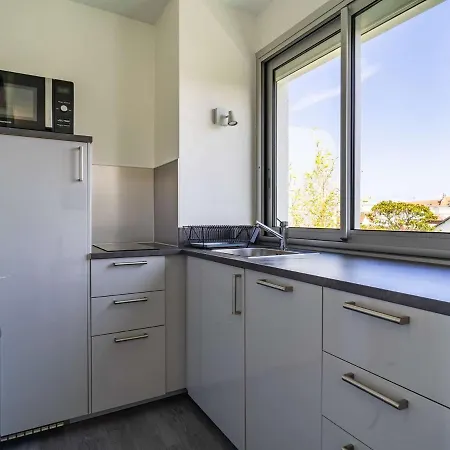 Studio Renove Avec Balcon, Quartier Saint Charles, A 800m De La Plage Du Miramar - Fr-1-3-465 Apartment Biarritz