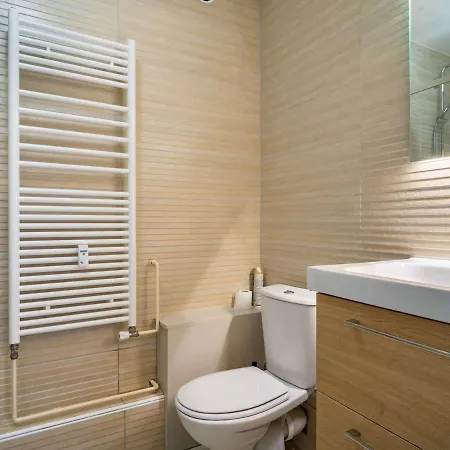 Studio Renove Avec Balcon, Quartier Saint Charles, A 800m De La Plage Du Miramar - Fr-1-3-465